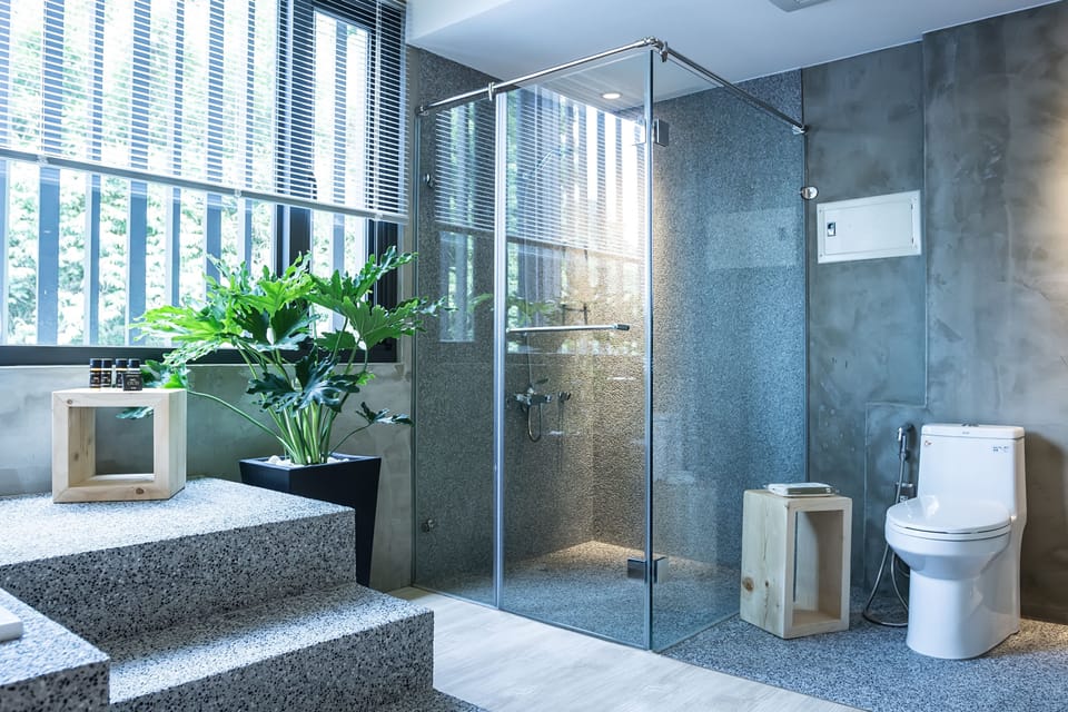 Comfort Double Room, 1 King Bed, Bathtub | Bathroom shower