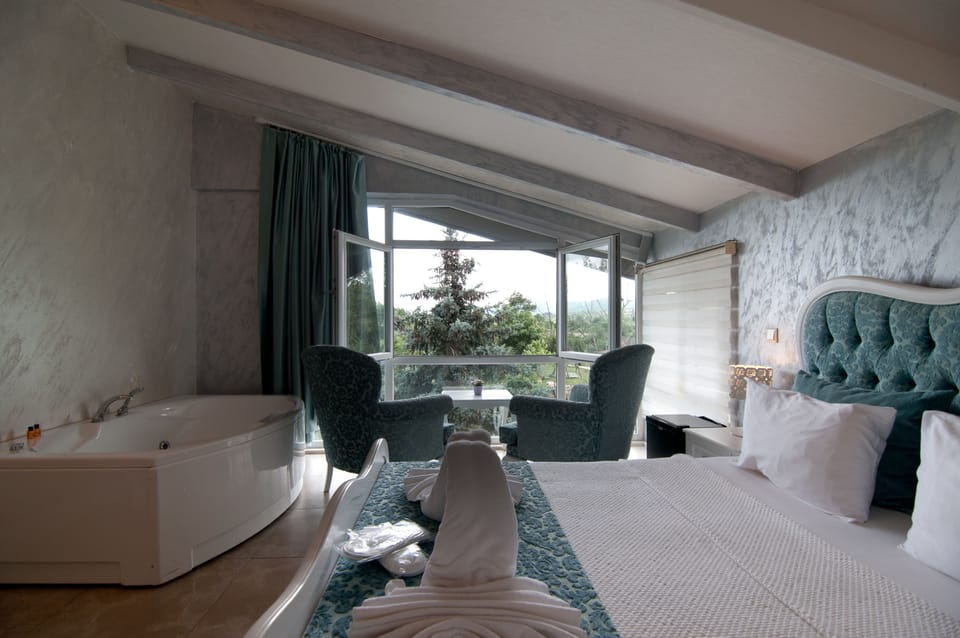 Deluxe Double Room (with Whirlpool) | Minibar, free WiFi