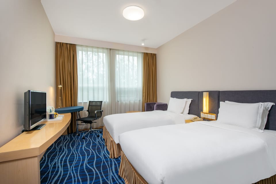 Iron/ironing board, WiFi (free), bed sheets