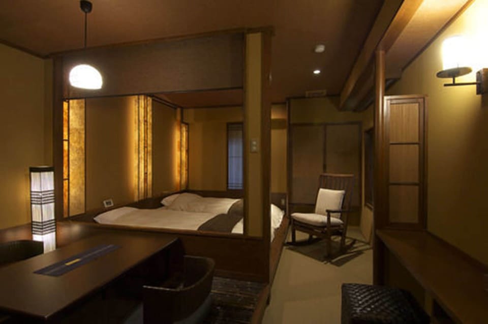 Yamabuki No No - Japanese Western Style Suite Room with Twin Low Beds and Shared Hot Spring Access | Minibar, in-room safe, bed sheets
