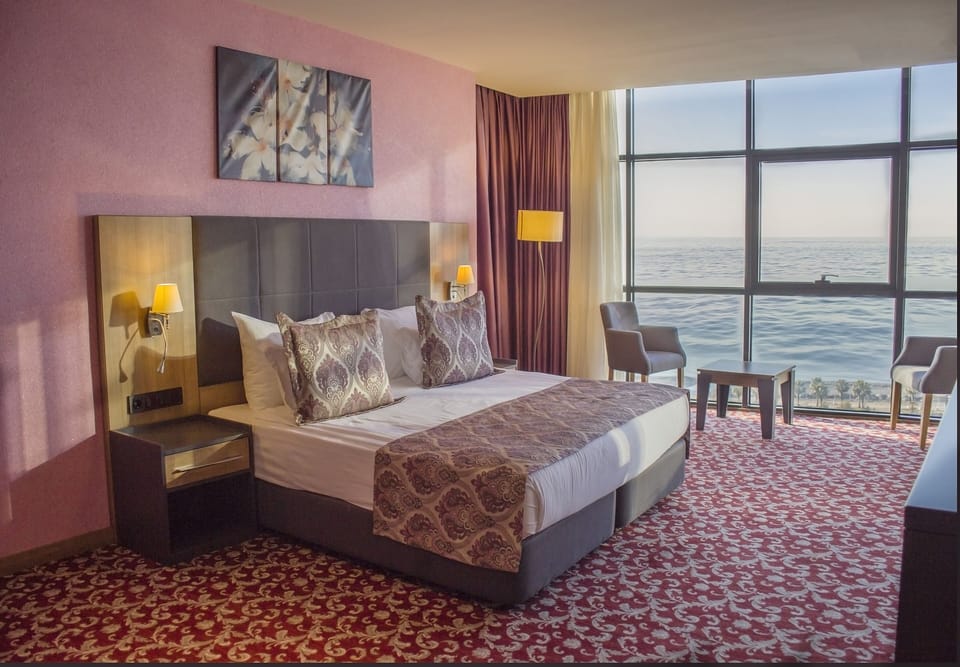 Standard Double Room | Minibar, in-room safe, blackout drapes, soundproofing