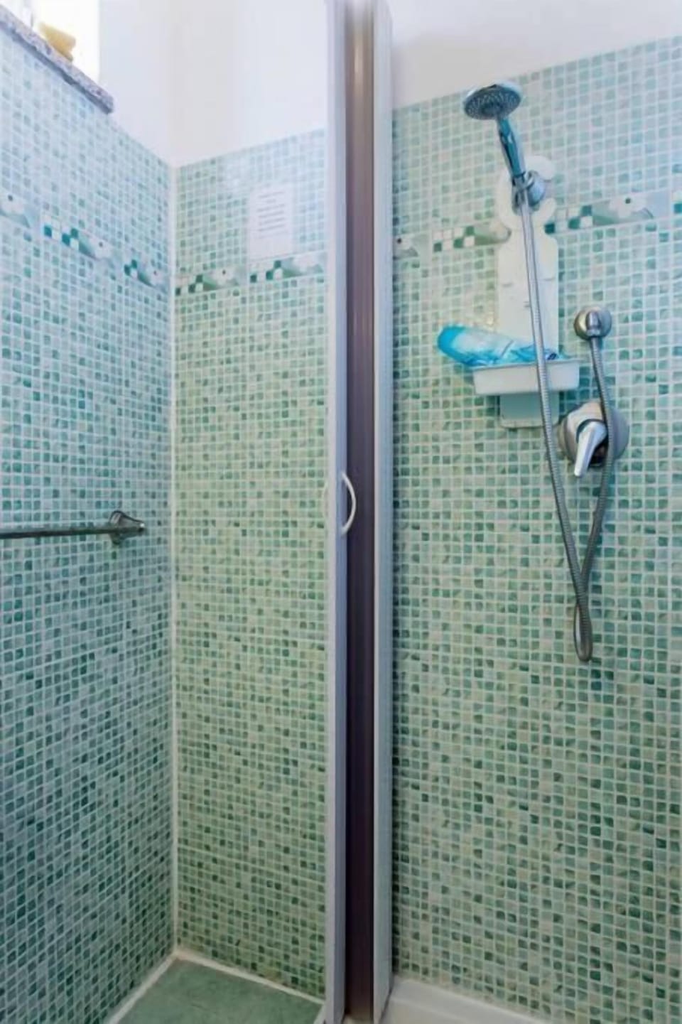 Shower, towels