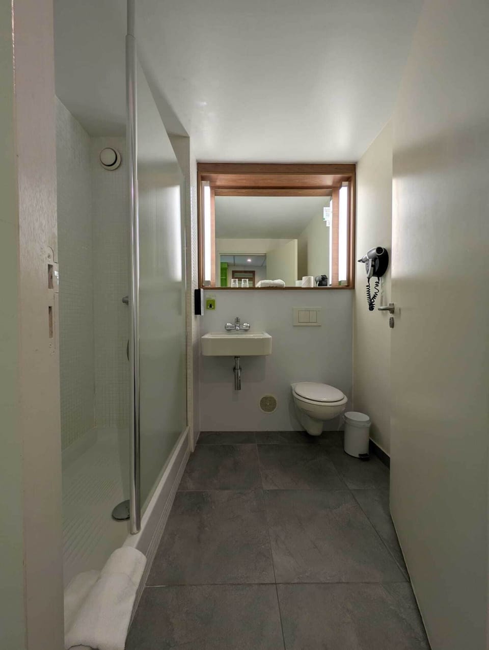 Superior Room, 1 Double Bed | Bathroom | Eco-friendly toiletries, hair dryer, towels, soap