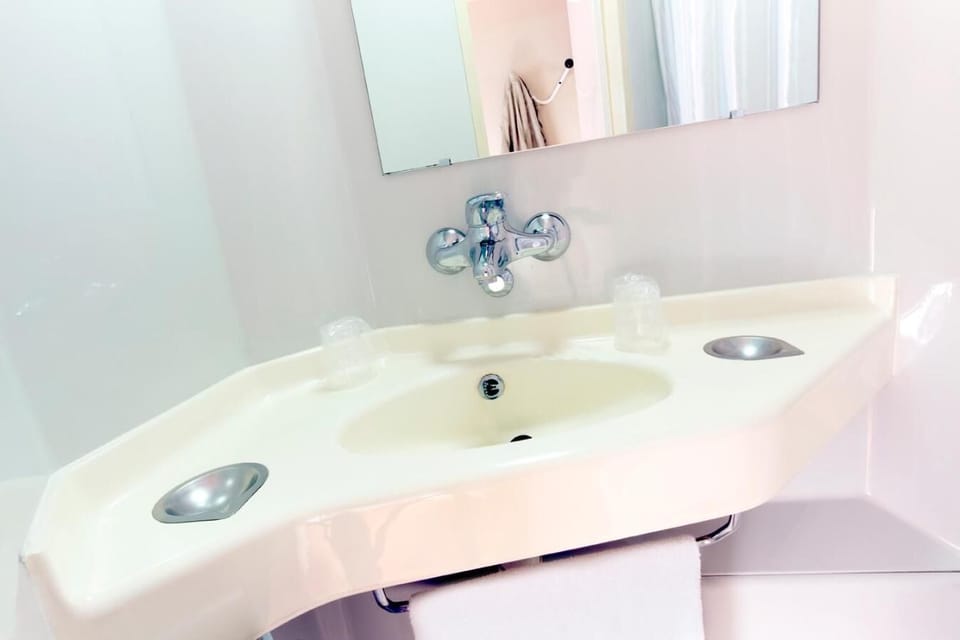 Shower, eco-friendly toiletries, hair dryer, towels