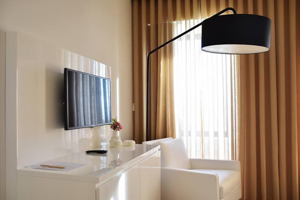 Double or Twin Room | Minibar, in-room safe, individually decorated, individually furnished
