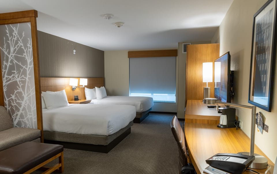 Premium bedding, desk, iron/ironing board, free WiFi