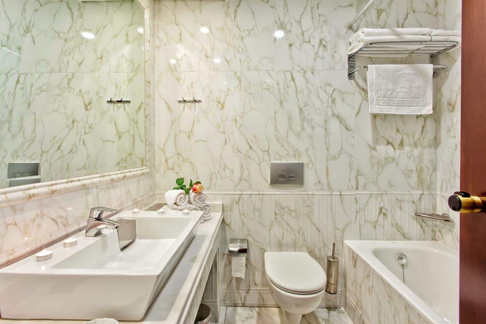 Superior Room | Bathroom | Bathtub, free toiletries, hair dryer, slippers