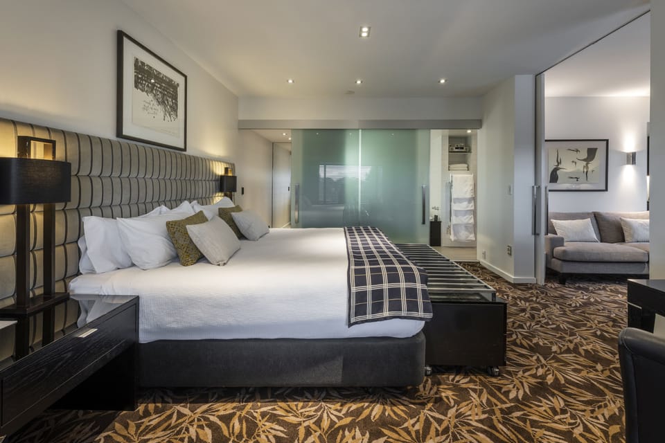Park Suite | Egyptian cotton sheets, premium bedding, pillowtop beds, minibar