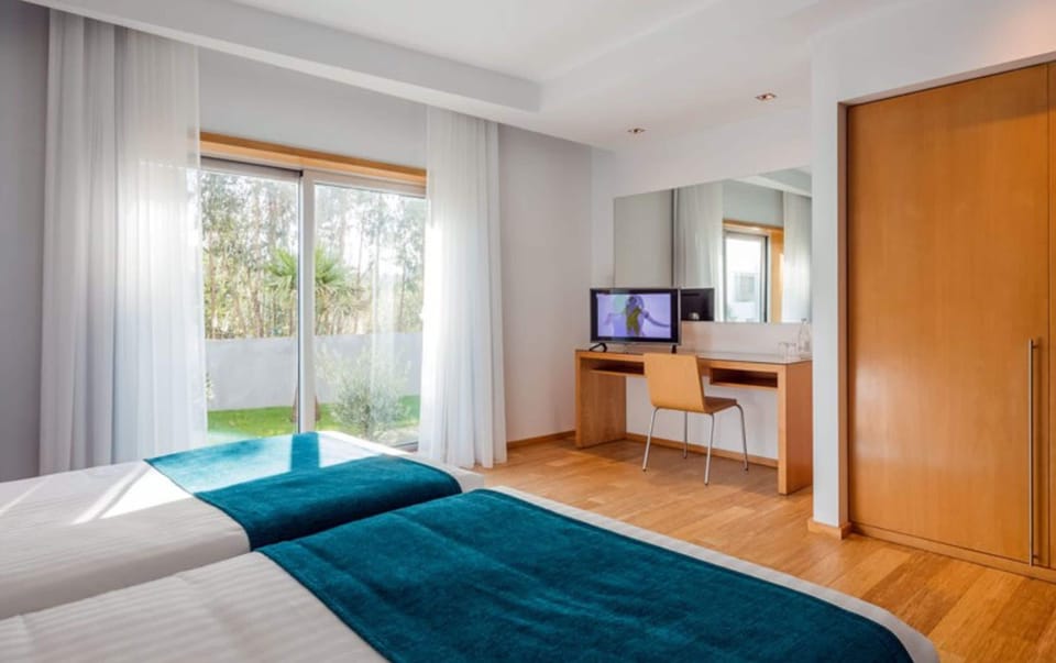 Twin Room | Minibar, in-room safe, desk, soundproofing