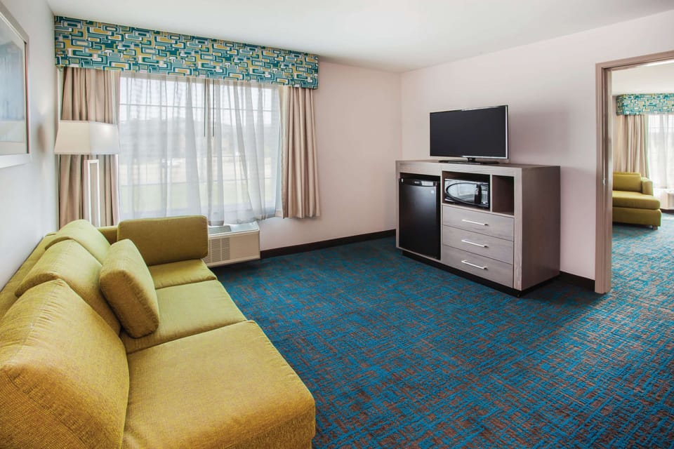 Suite, 1 King Bed, Non Smoking | Premium bedding, desk, iron/ironing board, cribs (free)