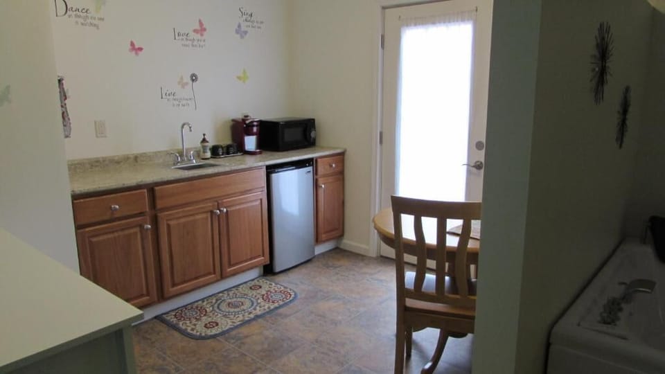 Luxury Room, 1 King Bed, Balcony | Private kitchen | Coffee/tea maker