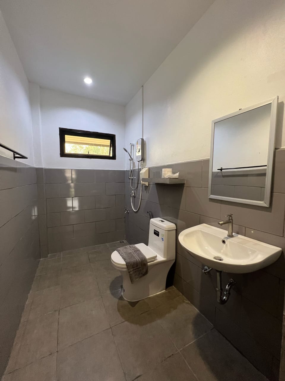 Shower, free toiletries, hair dryer, towels