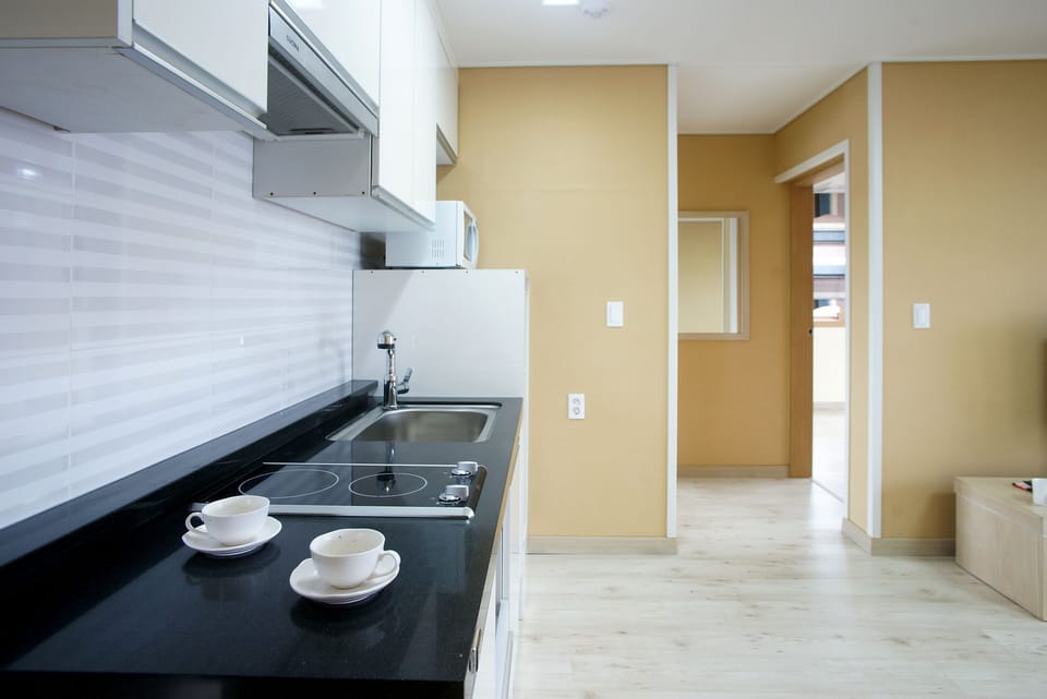 House, 2 Bedrooms | Private kitchenette | Fridge, stovetop, rice cooker, cookware/dishes/utensils