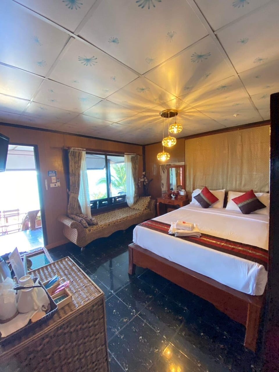 Superior Bungalow | In-room safe, desk, blackout drapes, free WiFi