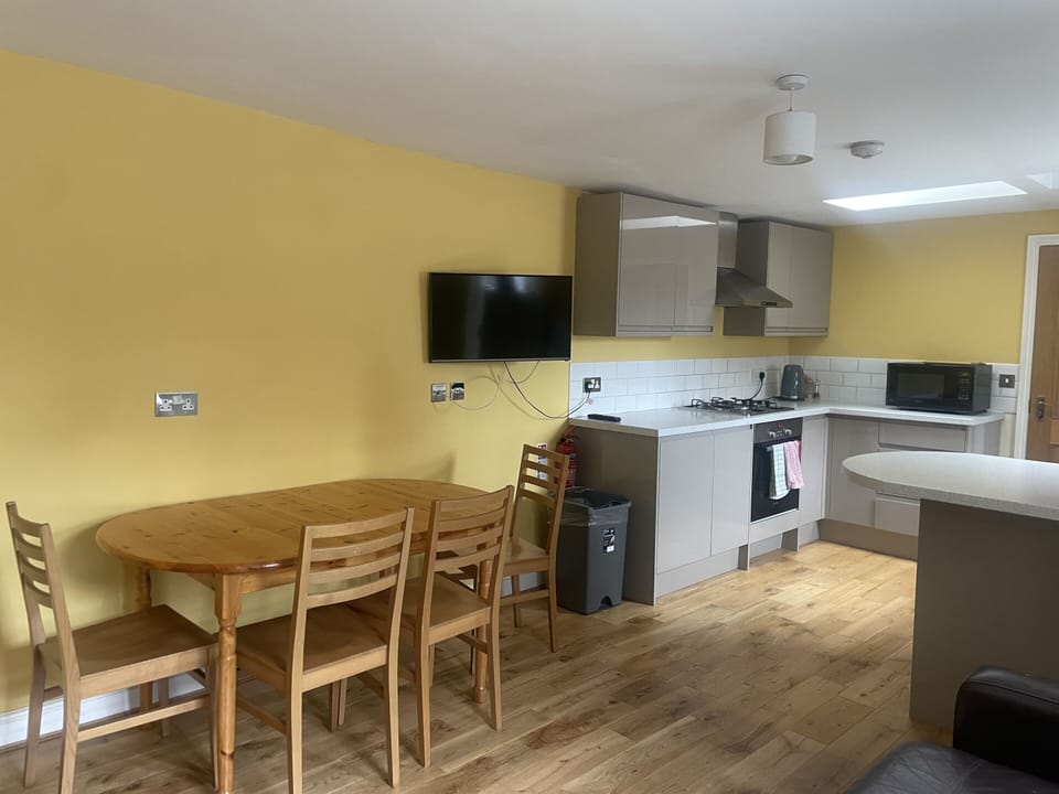 Apartment, Private Bathroom (Room 10 - 2 bedroom) | Private kitchen