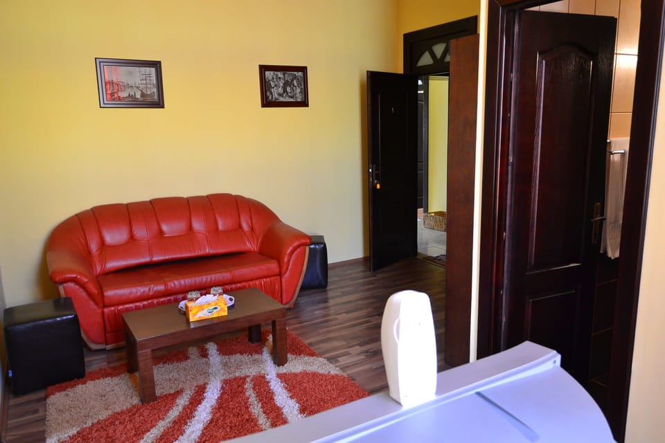 Comfort Suite, 1 Bedroom | Living room | 66-cm flat-screen TV with cable channels, TV