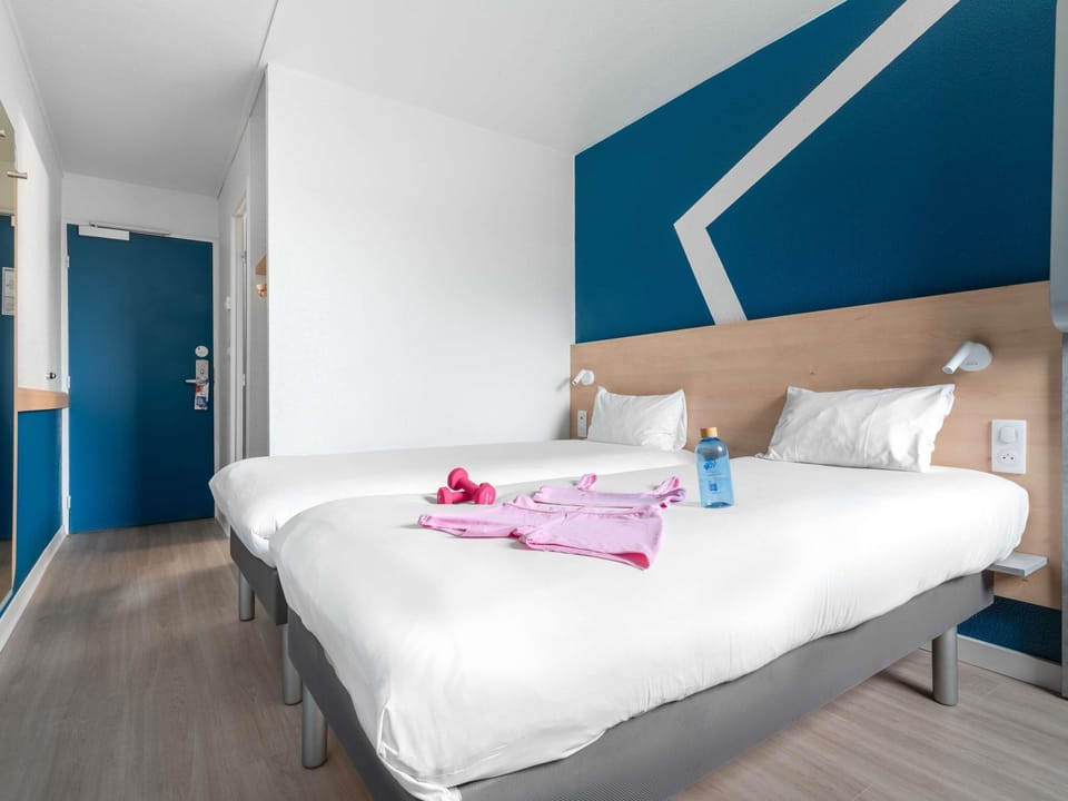 Twin Room, 2 Twin Beds | Free WiFi, bed sheets
