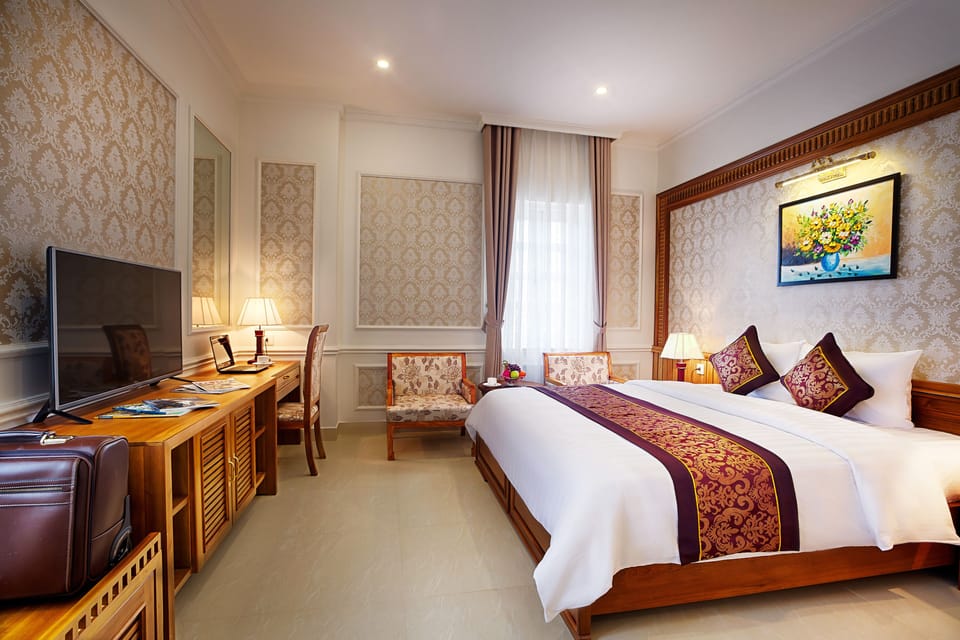 Premium bedding, minibar, in-room safe, desk