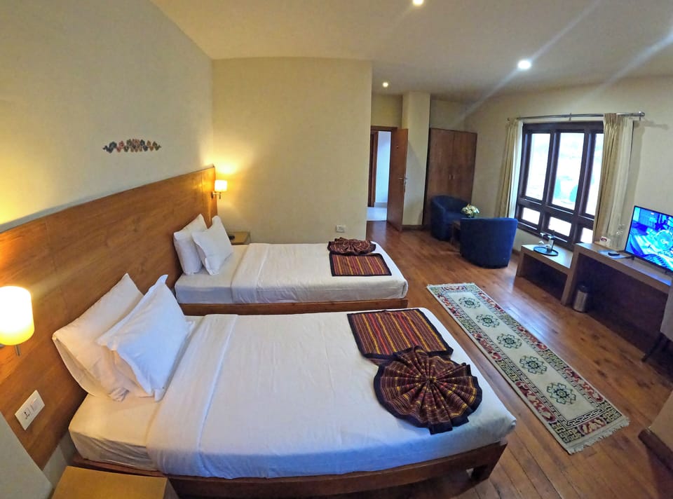 Deluxe Double Room | Desk, iron/ironing board (on request), WiFi (free), bed sheets