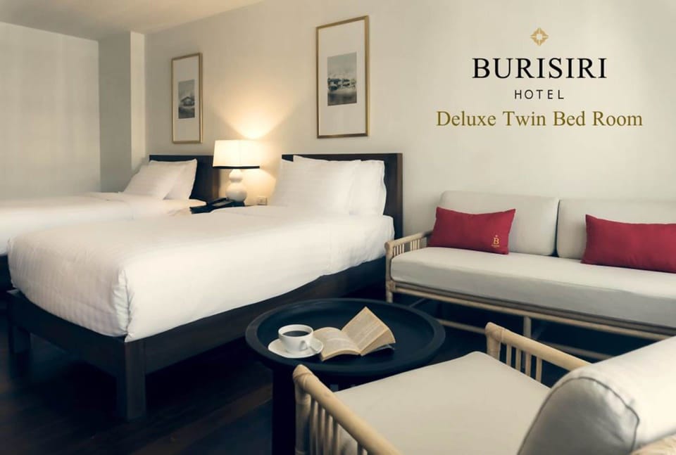Deluxe Twin Room | Minibar, in-room safe, desk, free WiFi