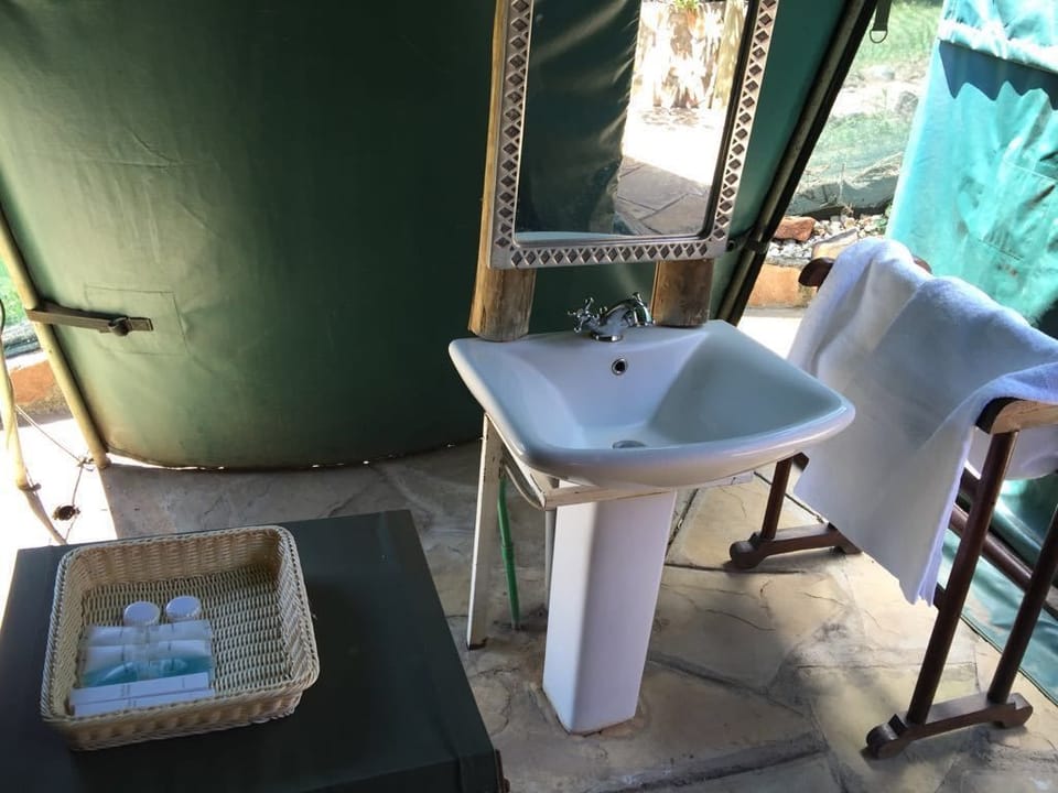 Bathroom sink