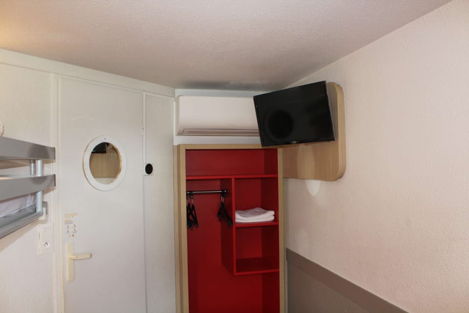 Standard Room, 1 Double Bed | Premium bedding, desk, travel crib, free WiFi