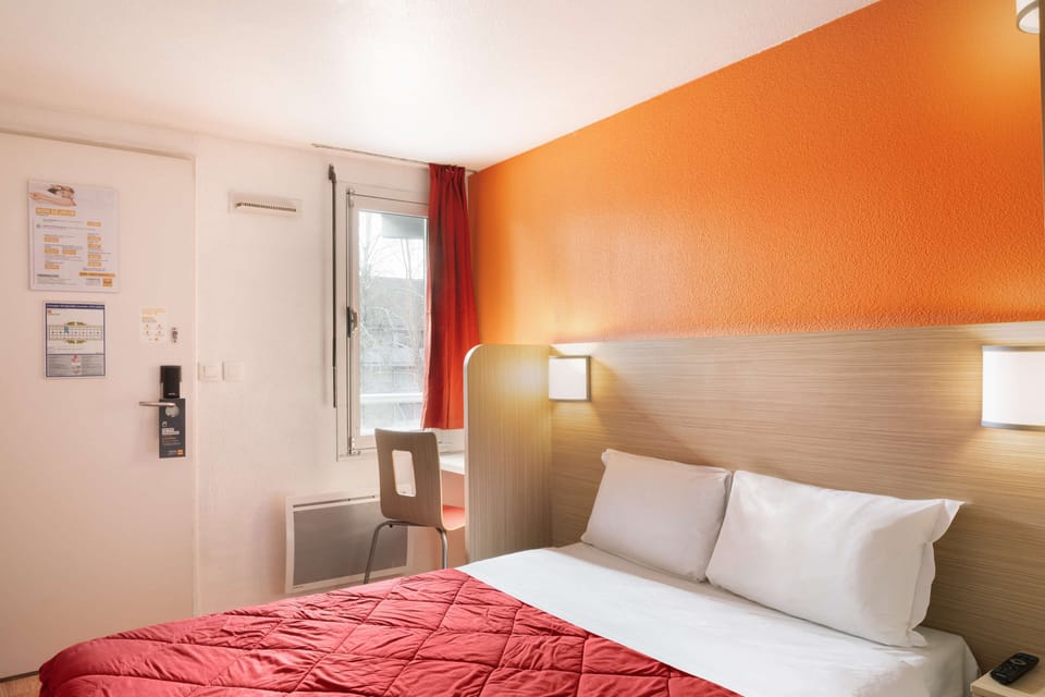 Standard Room, 1 Double Bed | Desk, iron/ironing board, free WiFi, bed sheets