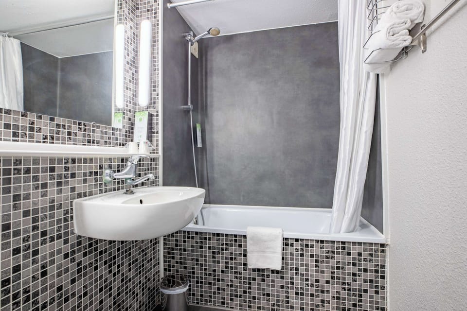 Bathtub, eco-friendly toiletries, towels
