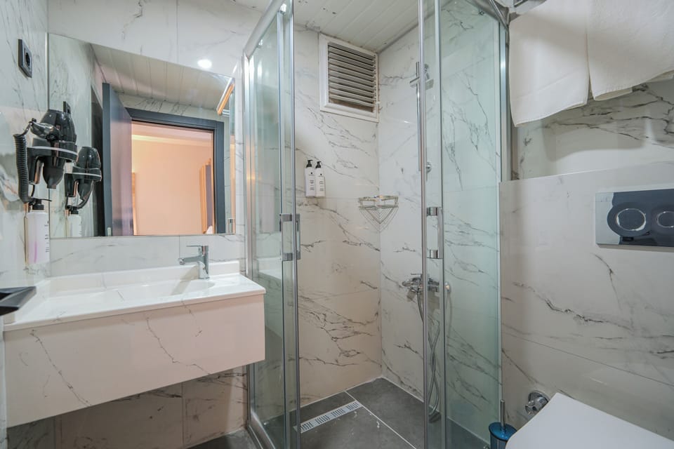 Standard Triple Room | In-room safe, soundproofing, free WiFi, bed sheets