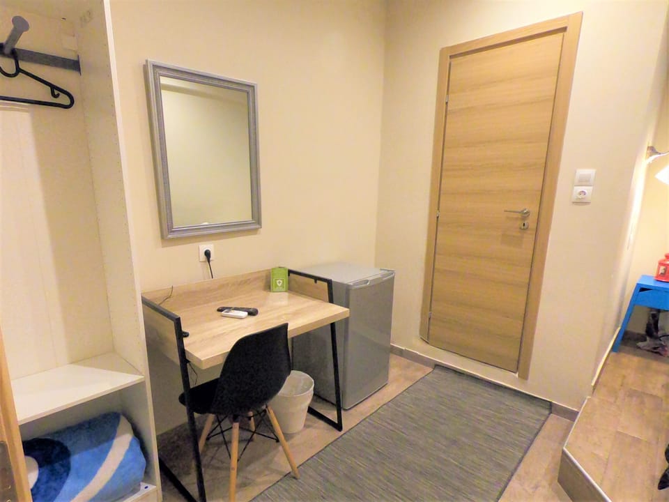 Basic Single Room, Private Bathroom | Desk, soundproofing, free WiFi, bed sheets