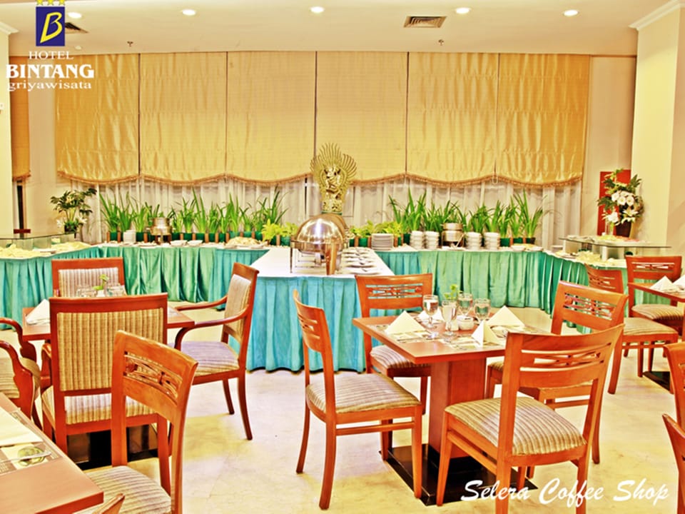 Daily buffet breakfast for a fee