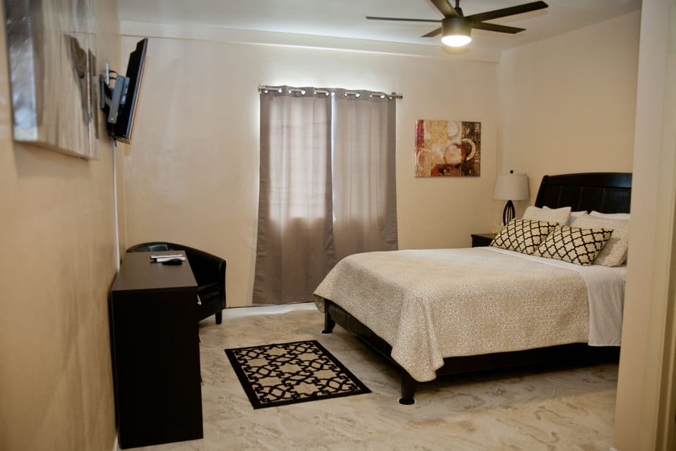 Basic Room, 1 Queen Bed | Premium bedding, iron/ironing board, rollaway beds, free WiFi