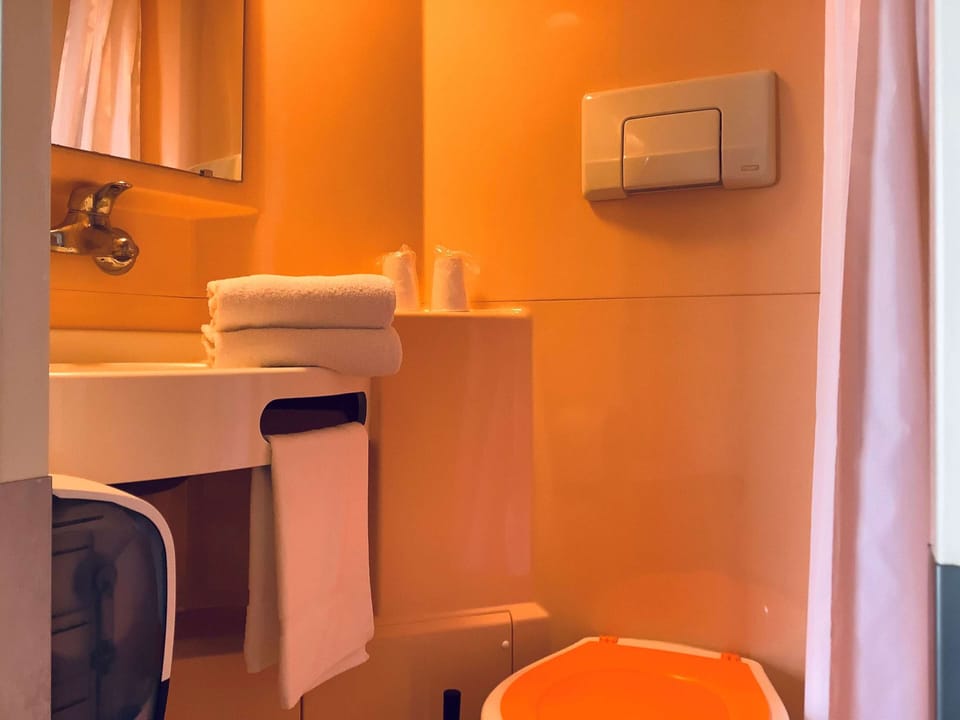 Eco-friendly toiletries, towels