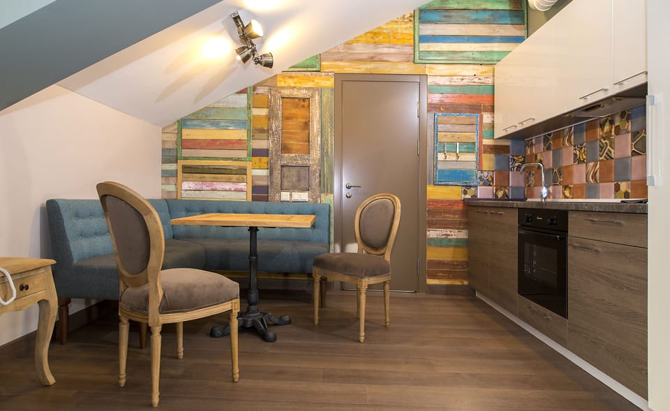 Business Apartment, 1 King Bed | Private kitchen | Electric kettle
