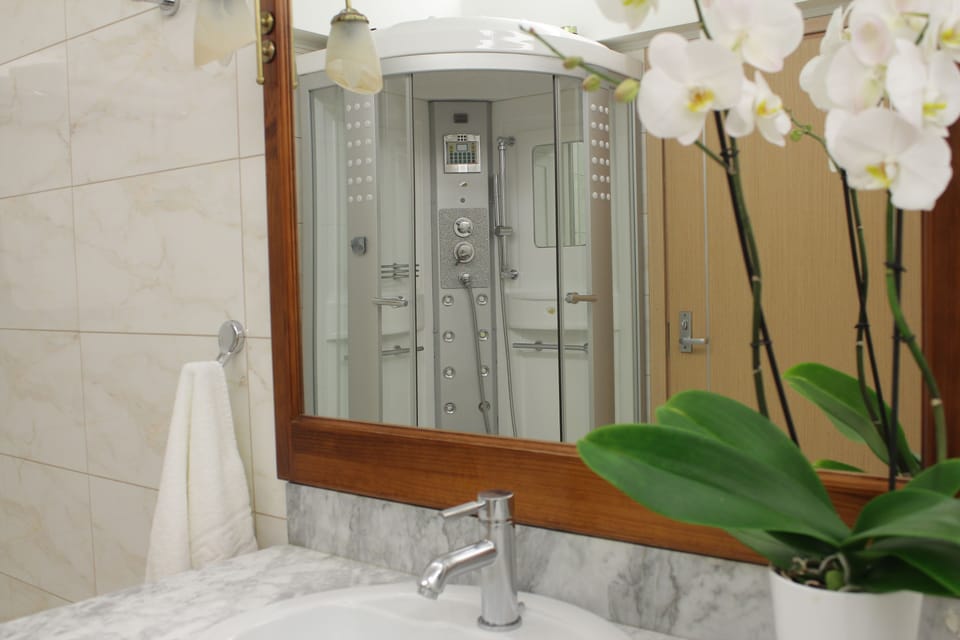 Minibar, in-room safe, desk, blackout drapes