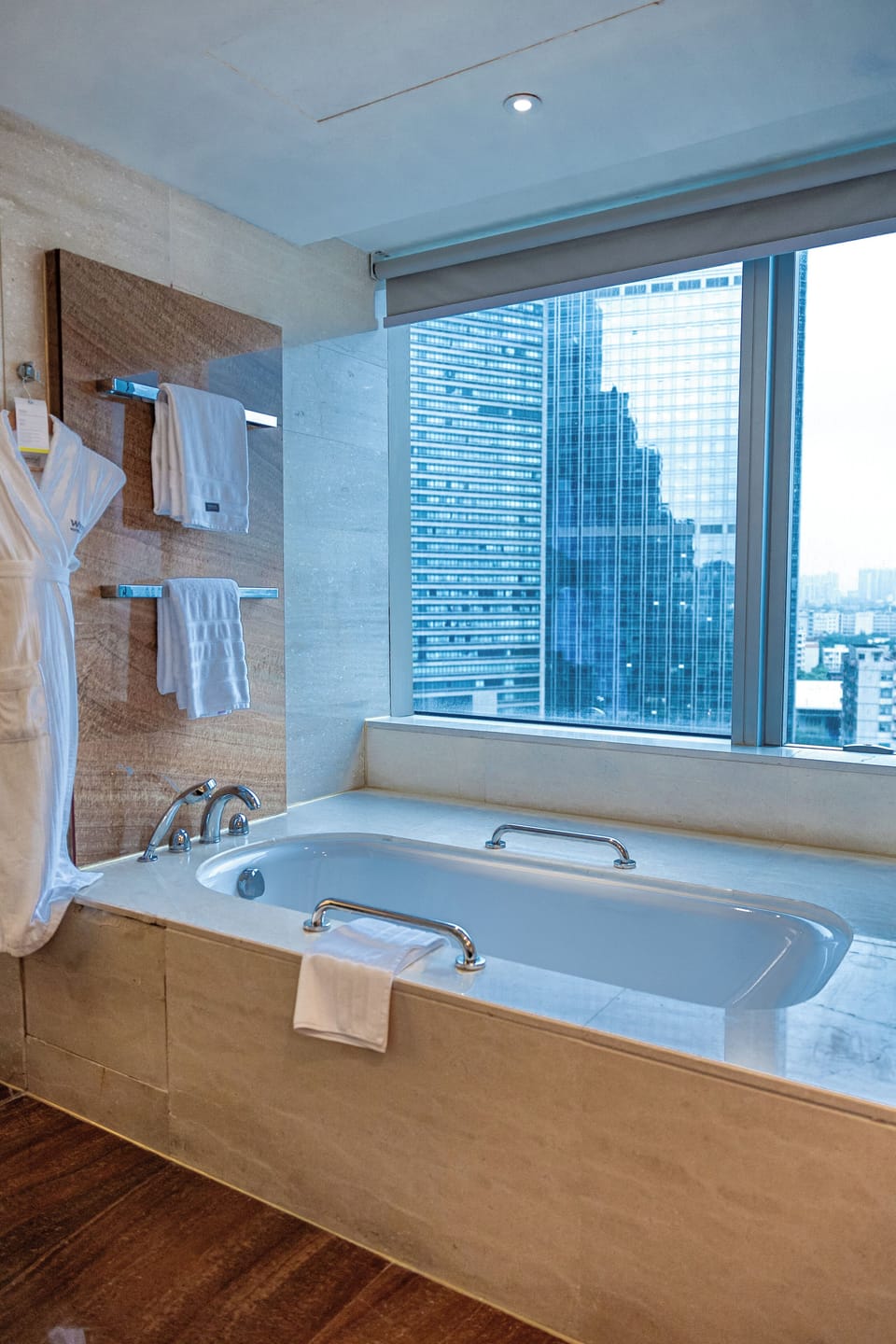 Club Suite, 1 Bedroom, City View | Bathroom | Separate tub and shower, deep soaking tub, hydromassage showerhead