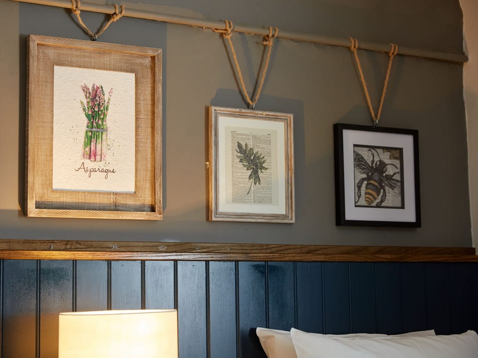 Twin Room | Desk, iron/ironing board, free WiFi, bed sheets