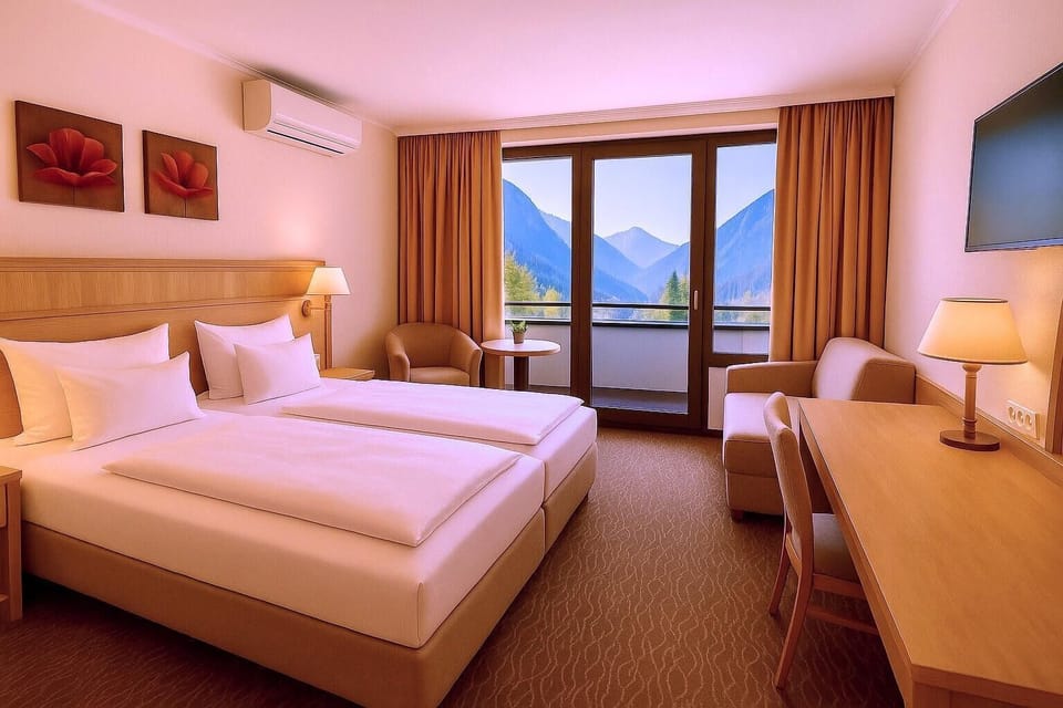 Hypo-allergenic bedding, in-room safe, desk, laptop workspace