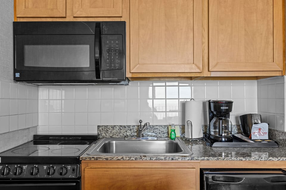 Mini-fridge, microwave, oven, stovetop