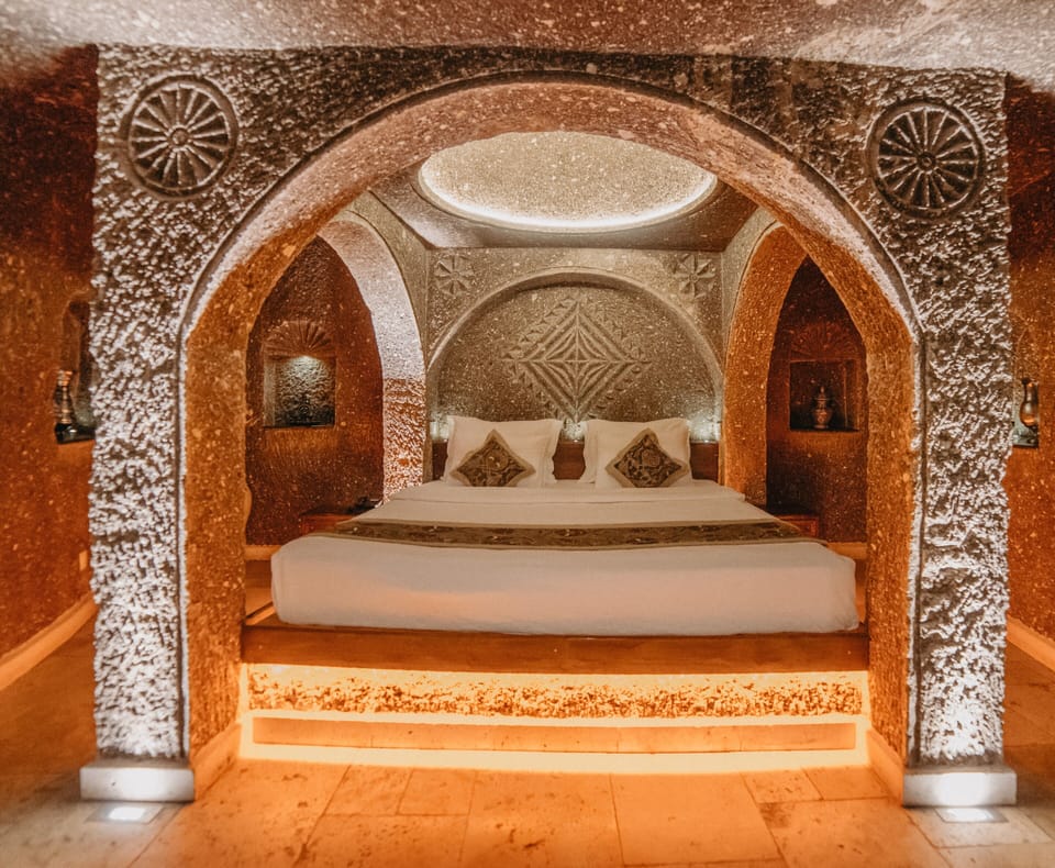 King Cave Suite | Bathroom | Free toiletries, hair dryer, bathrobes, slippers