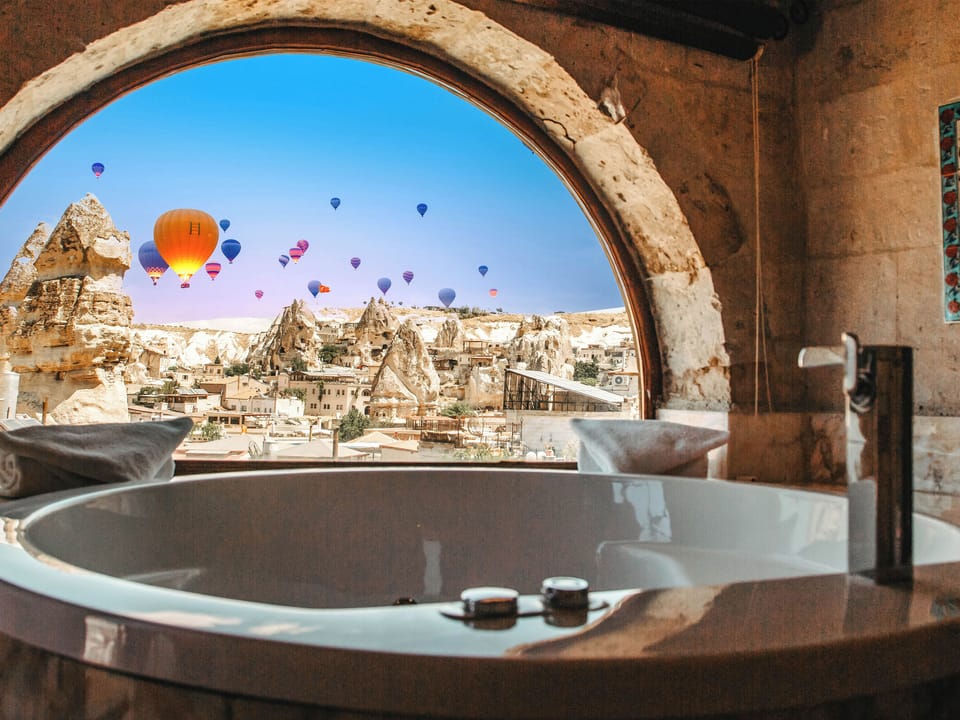 King Cave Suite | Minibar, in-room safe, individually decorated, individually furnished