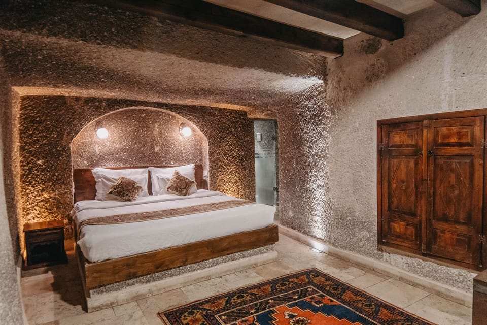 Superior Cave Suite | Minibar, in-room safe, individually decorated, individually furnished