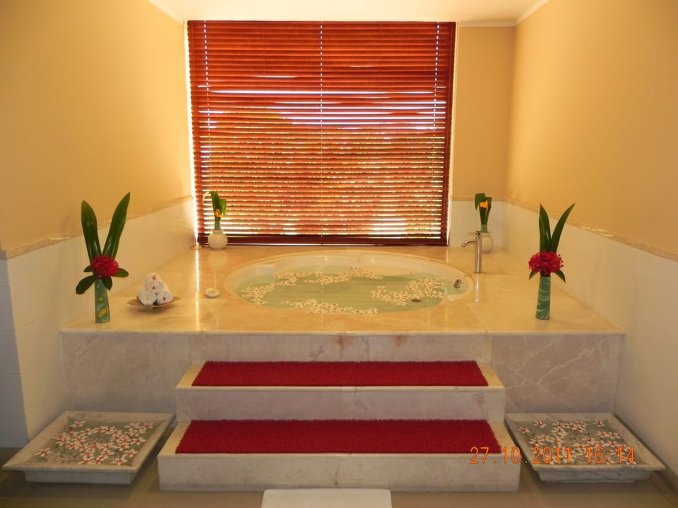 Couples treatment rooms, sauna, body treatments, hydrotherapy