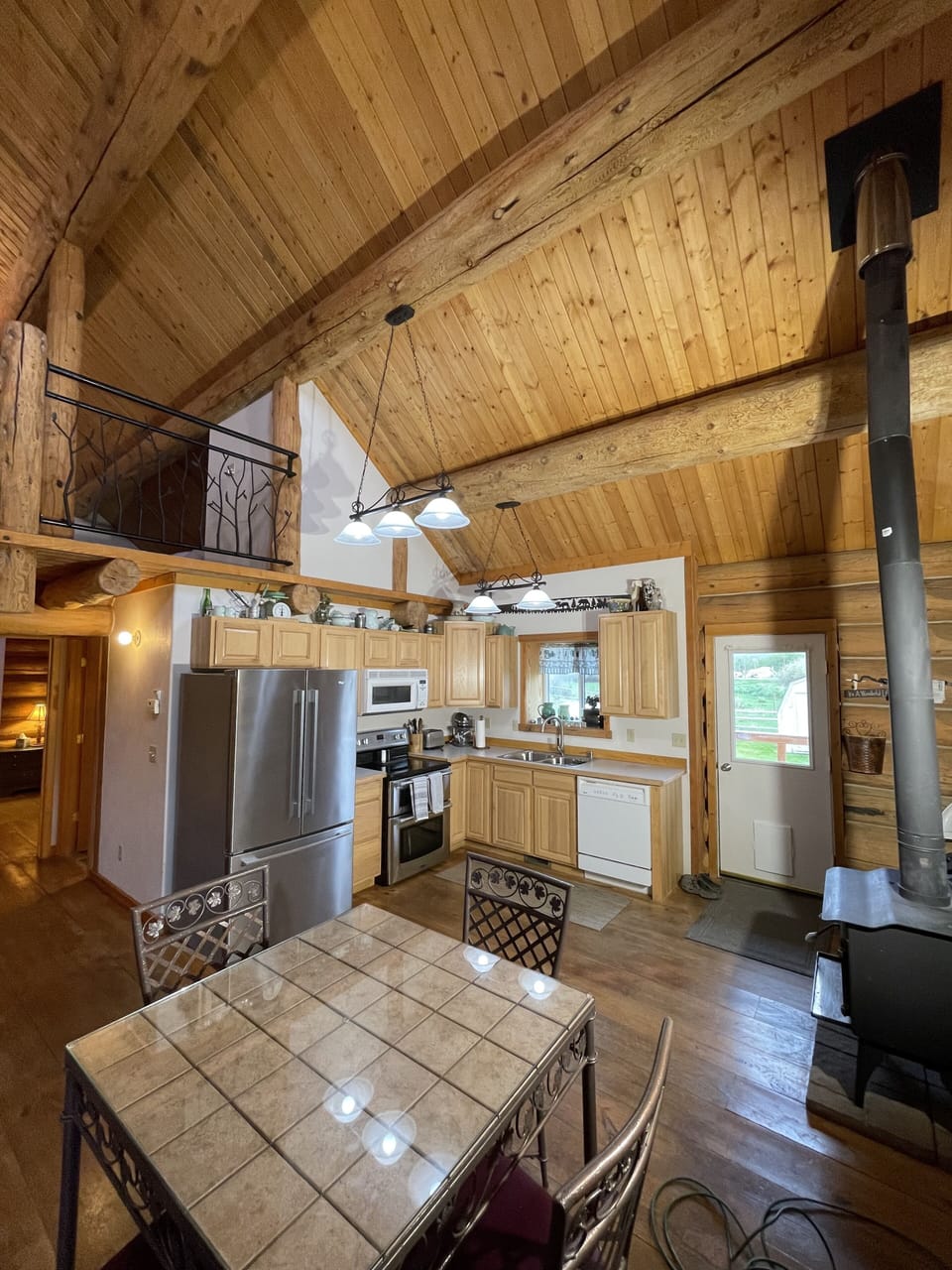 Family Cabin | Iron/ironing board, free WiFi, bed sheets