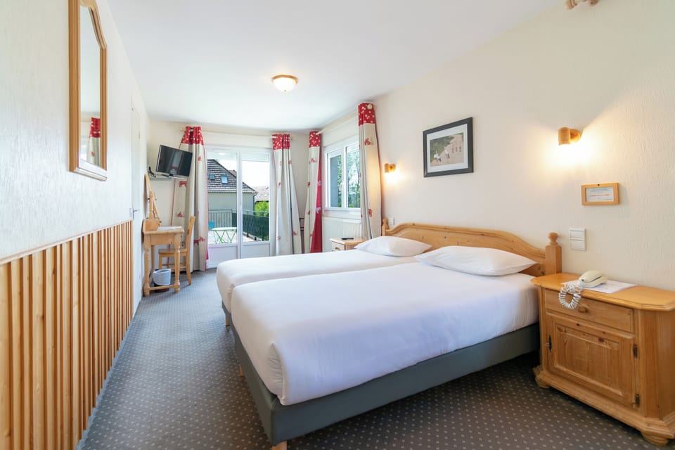 Twin Room, Balcony | Cribs/infant beds, free WiFi