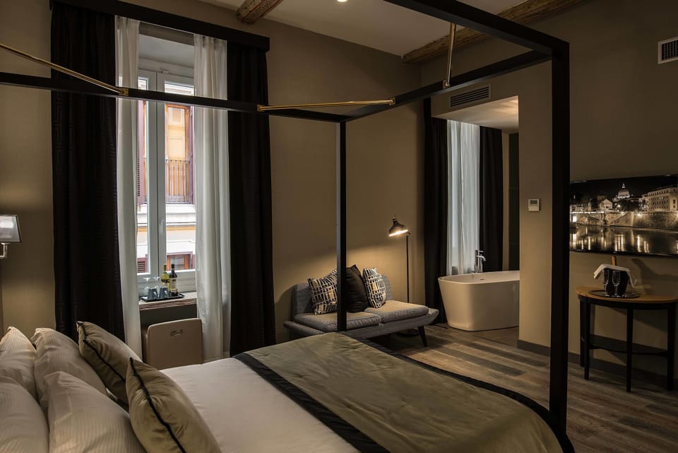 Deluxe Room | Premium bedding, down comforters, memory foam beds, minibar