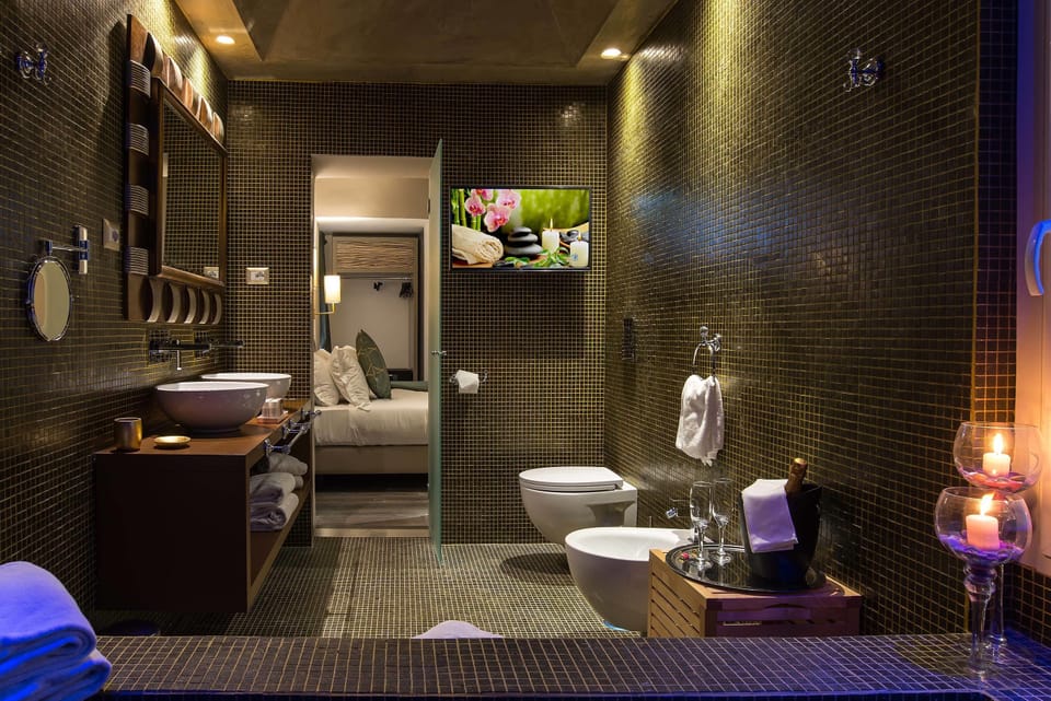 Luxury Suite | Bathroom | Separate tub and shower, rainfall showerhead, designer toiletries