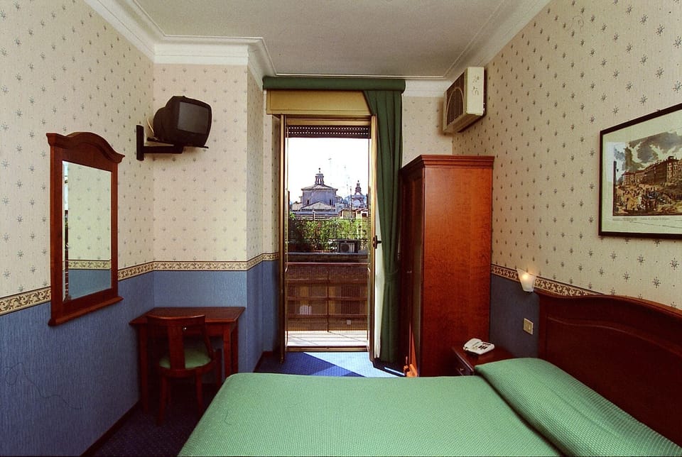 Standard Double or Twin Room | In-room safe, desk, blackout drapes, soundproofing