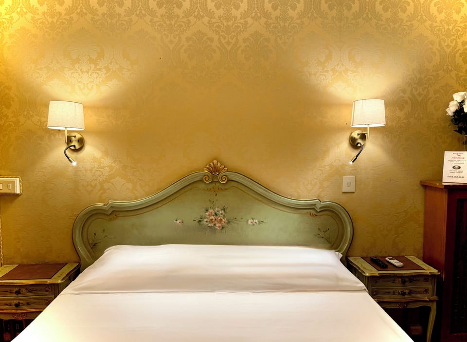 Soundproofing, cribs (surcharge), bed sheets