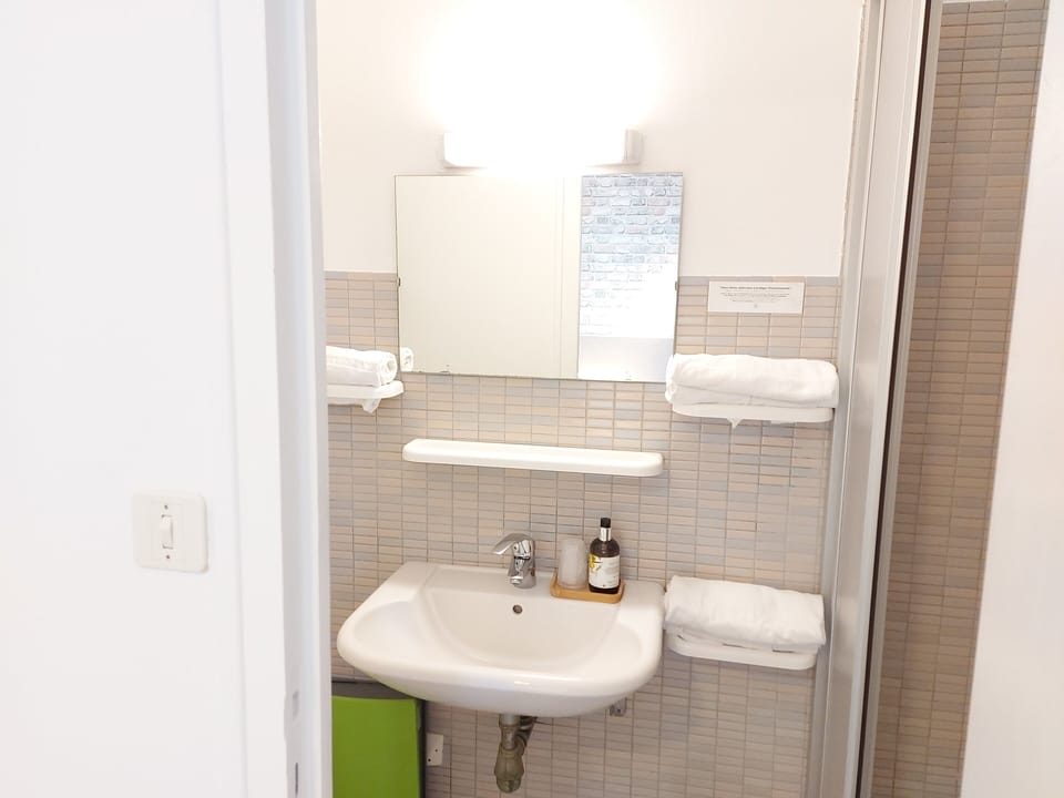 Double Room | Bathroom | Free toiletries, hair dryer, towels